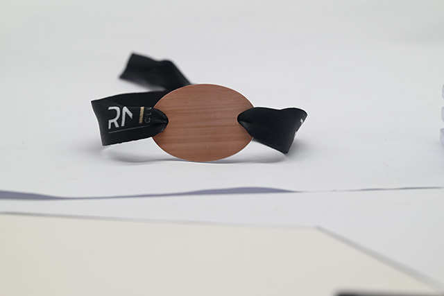 由于智能卡存储能力强，，，，，可以存储电子现金等网络钱币