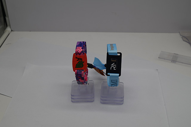 小区门禁卡怎样定制并且授权开门呢？？？？？？？